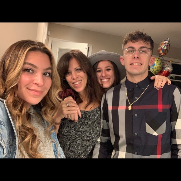 Meet your Posher, Randi - Picture 2 of 3